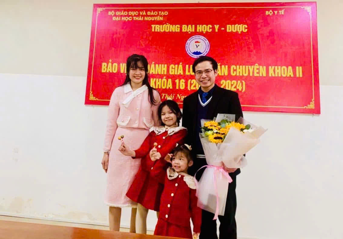 Bác sĩ Vương tự hào bảo vệ thành công luận án Bác sĩ chuyên khoa 2 Da liễu